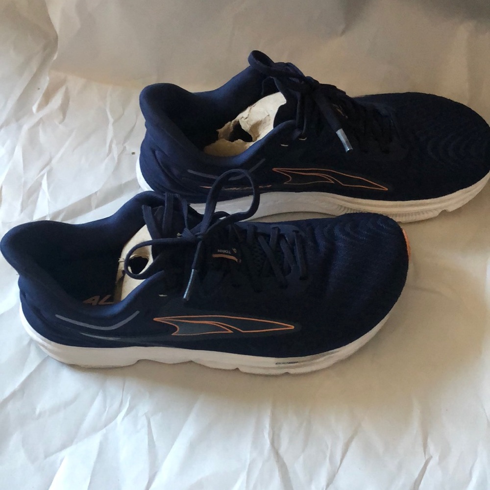 Altra Torin 6 Women’s size US 9 navy/coral